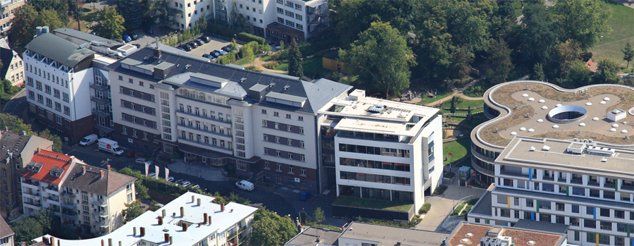 Luftbildaufnahme: Das Alice-Hospital mit dem Ärztehaus 1